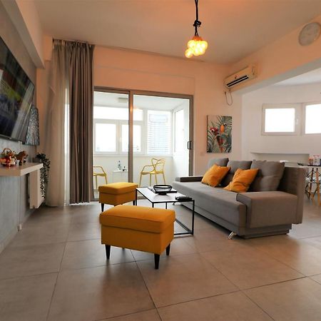 Serenity Heights Apartment: A Panoramic Haven Near Old Town - Free Minibar Bucarest Extérieur photo