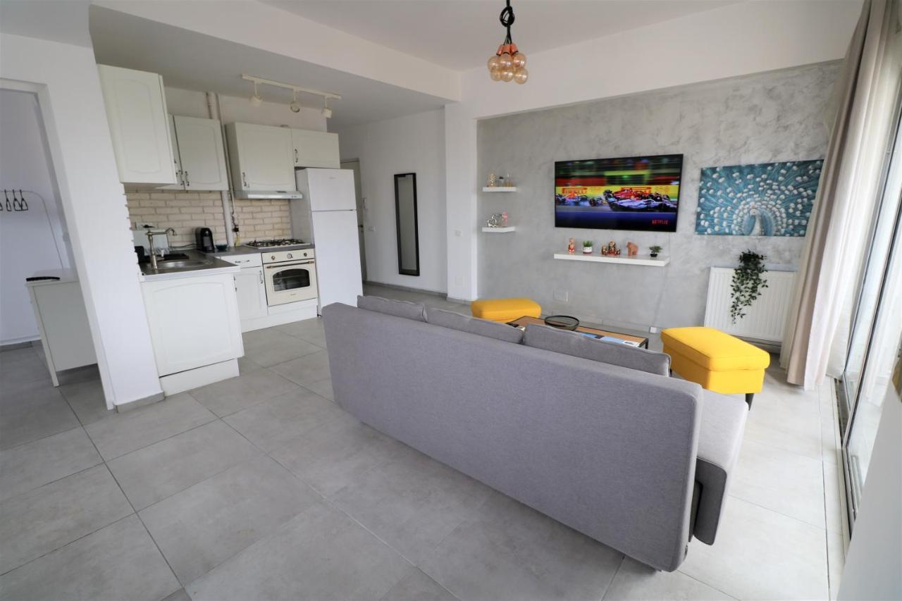 Serenity Heights Apartment: A Panoramic Haven Near Old Town - Free Minibar Bucarest Extérieur photo