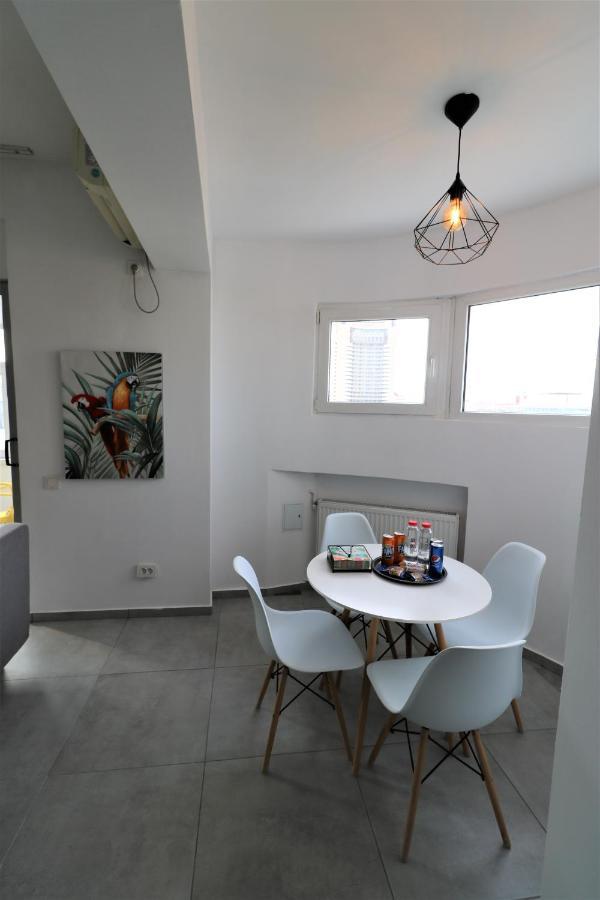 Serenity Heights Apartment: A Panoramic Haven Near Old Town - Free Minibar Bucarest Extérieur photo