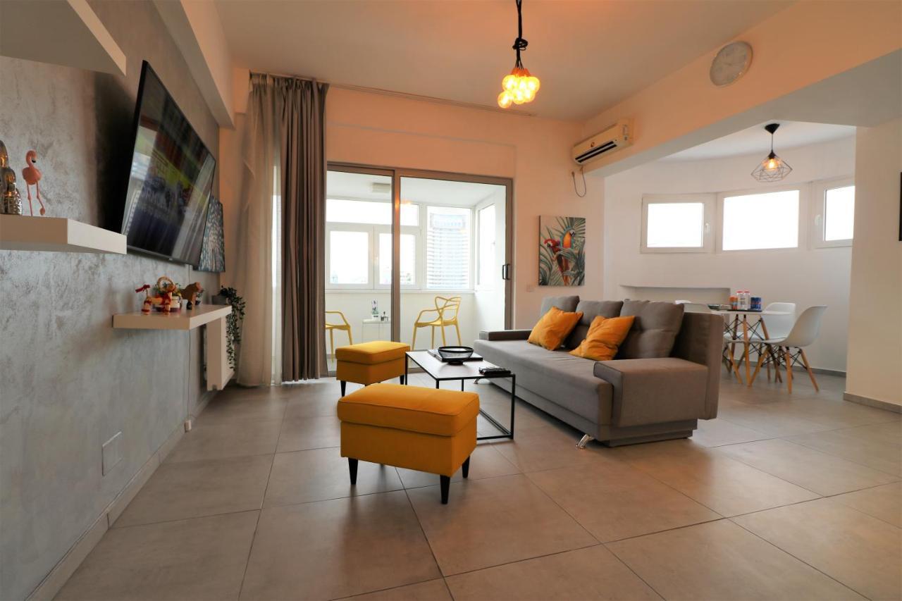 Serenity Heights Apartment: A Panoramic Haven Near Old Town - Free Minibar Bucarest Extérieur photo