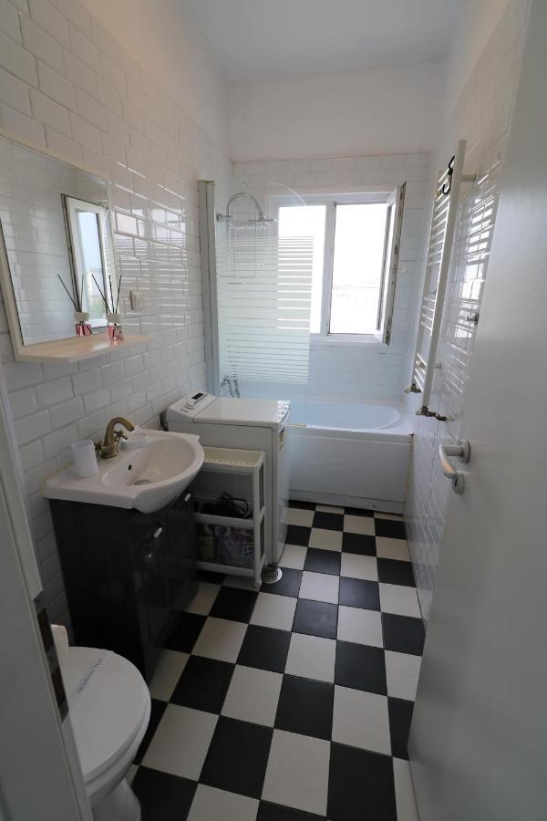 Serenity Heights Apartment: A Panoramic Haven Near Old Town - Free Minibar Bucarest Extérieur photo