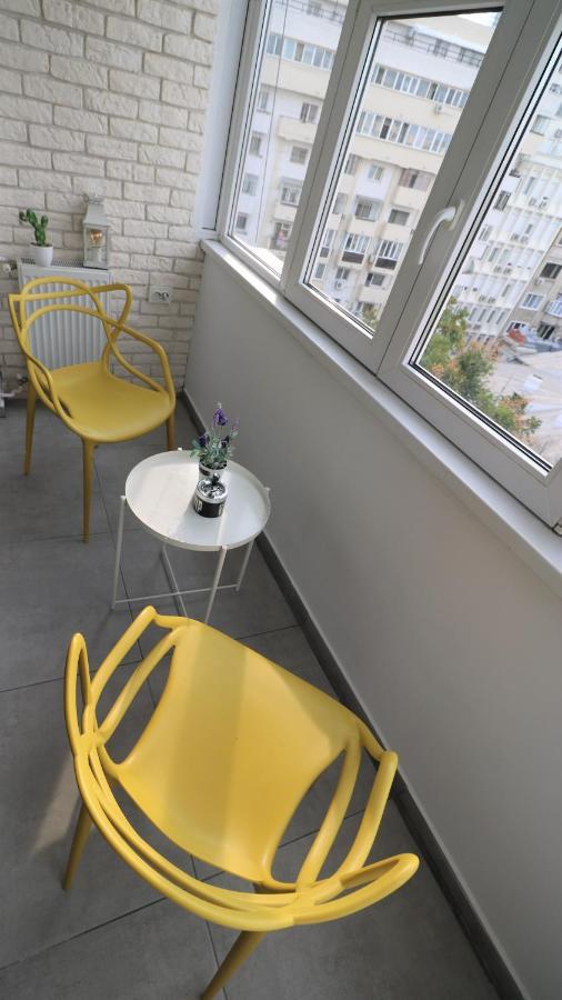 Serenity Heights Apartment: A Panoramic Haven Near Old Town - Free Minibar Bucarest Extérieur photo