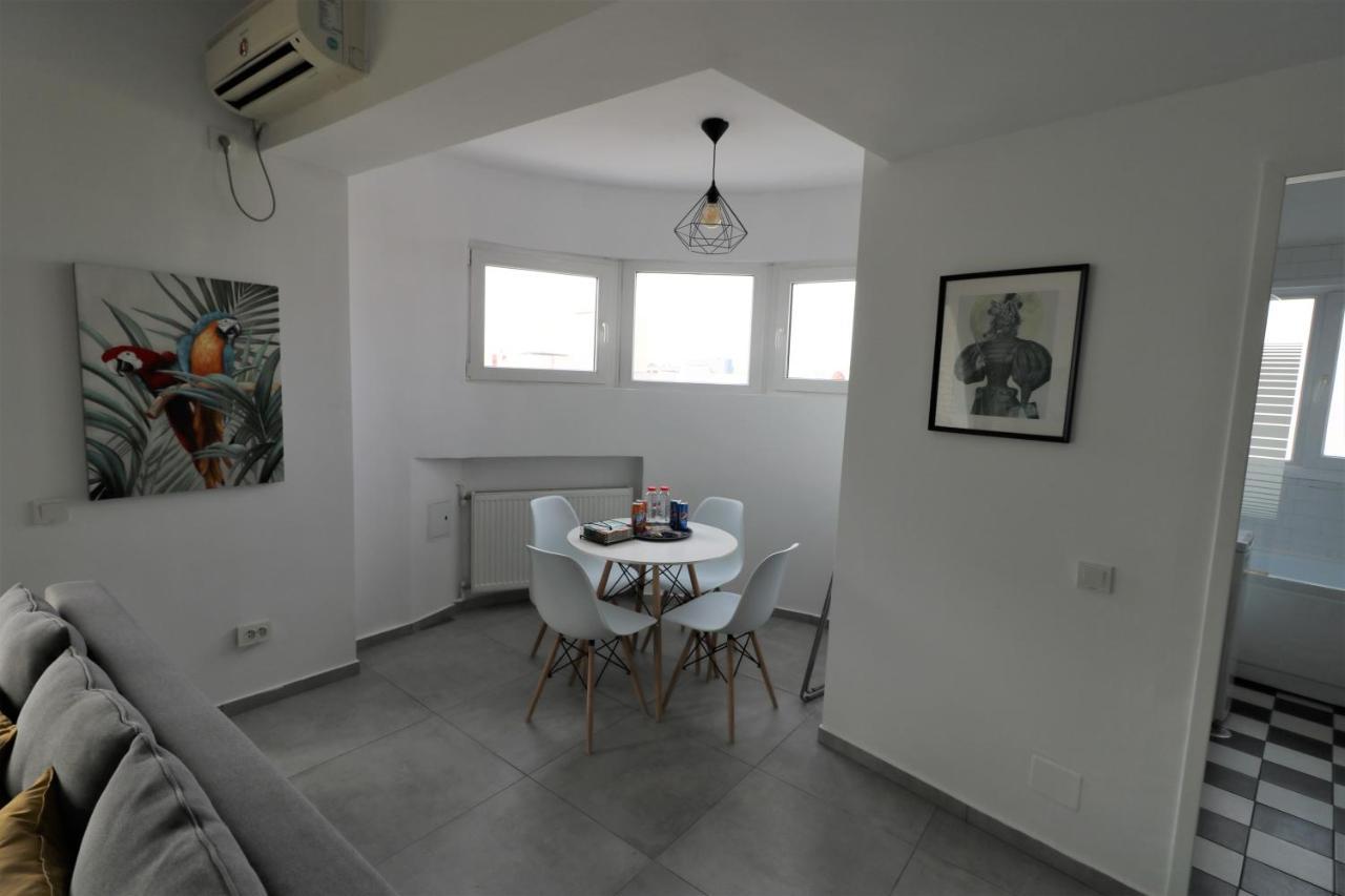 Serenity Heights Apartment: A Panoramic Haven Near Old Town - Free Minibar Bucarest Extérieur photo