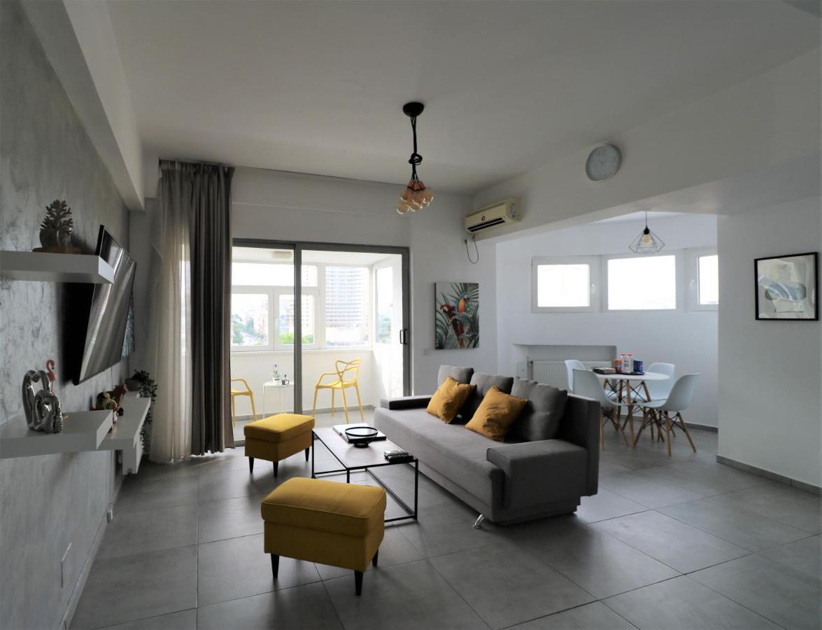 Serenity Heights Apartment: A Panoramic Haven Near Old Town - Free Minibar Bucarest Extérieur photo