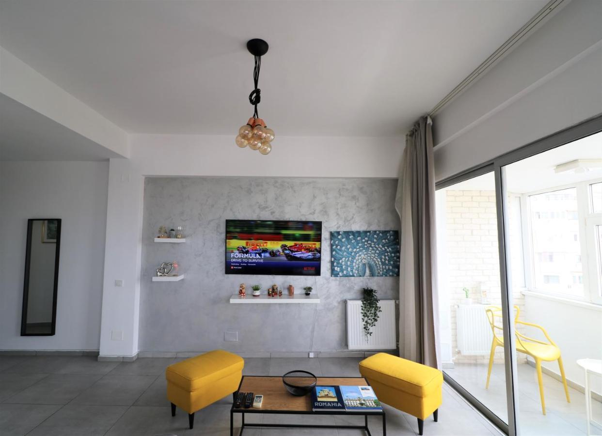 Serenity Heights Apartment: A Panoramic Haven Near Old Town - Free Minibar Bucarest Extérieur photo