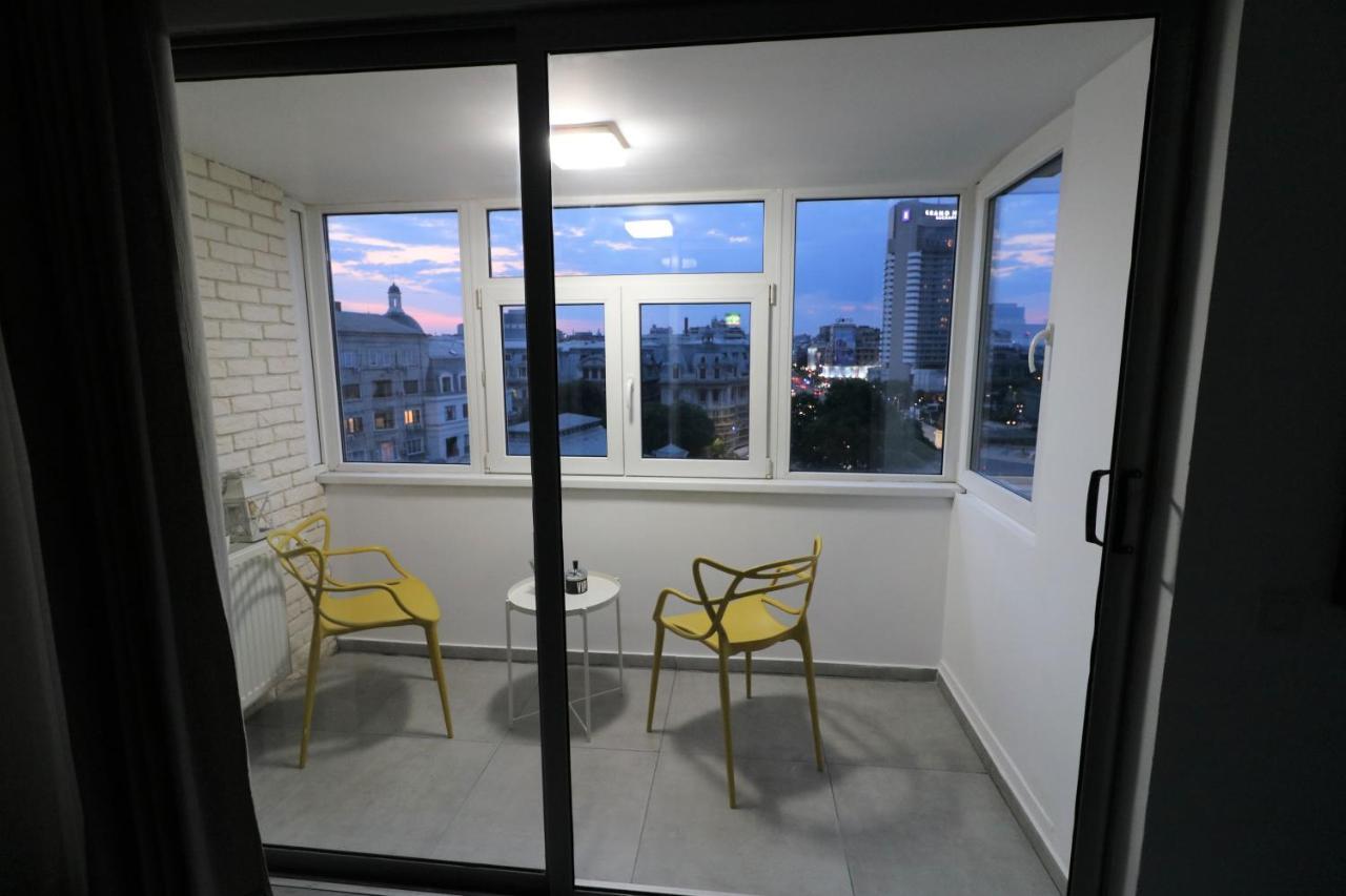 Serenity Heights Apartment: A Panoramic Haven Near Old Town - Free Minibar Bucarest Extérieur photo