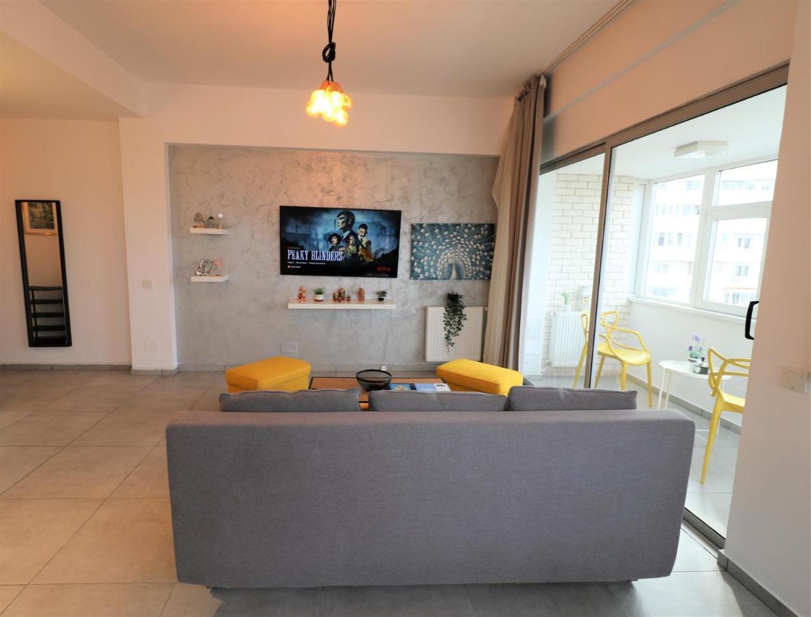 Serenity Heights Apartment: A Panoramic Haven Near Old Town - Free Minibar Bucarest Extérieur photo