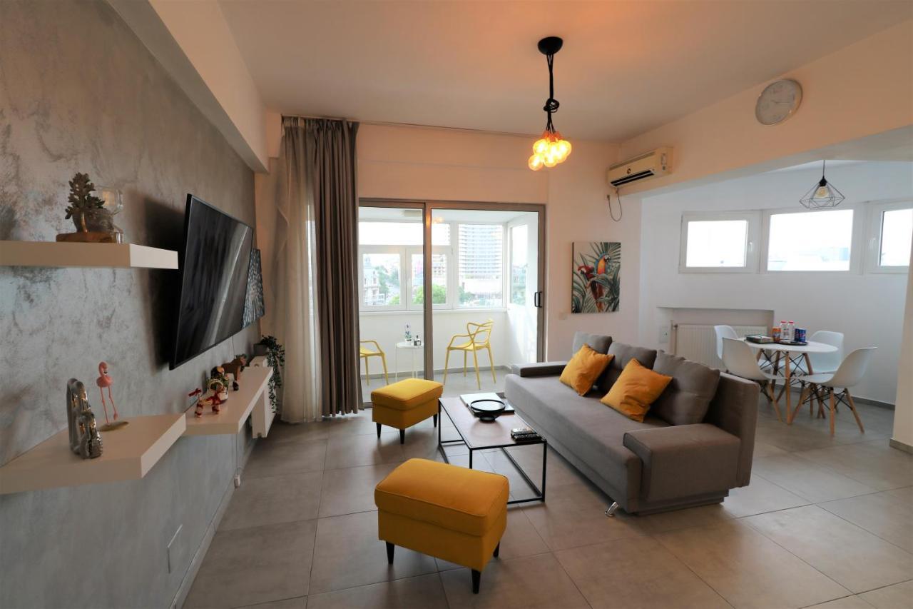 Serenity Heights Apartment: A Panoramic Haven Near Old Town - Free Minibar Bucarest Extérieur photo