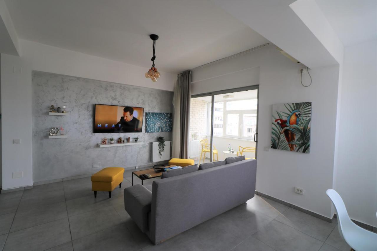 Serenity Heights Apartment: A Panoramic Haven Near Old Town - Free Minibar Bucarest Extérieur photo