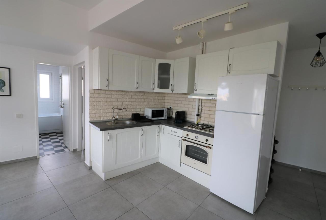 Serenity Heights Apartment: A Panoramic Haven Near Old Town - Free Minibar Bucarest Extérieur photo